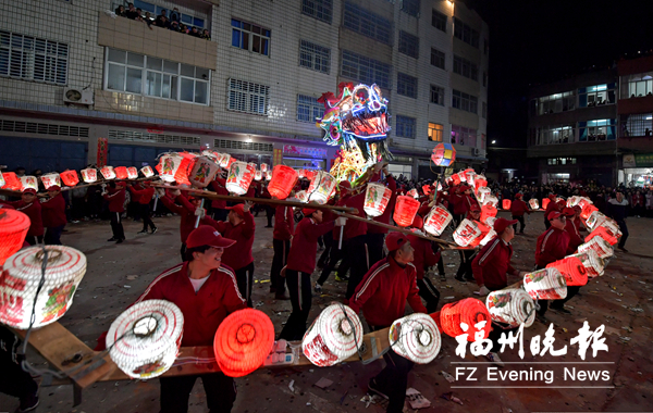 30国华人华侨昨夜共舞“海丝龙”