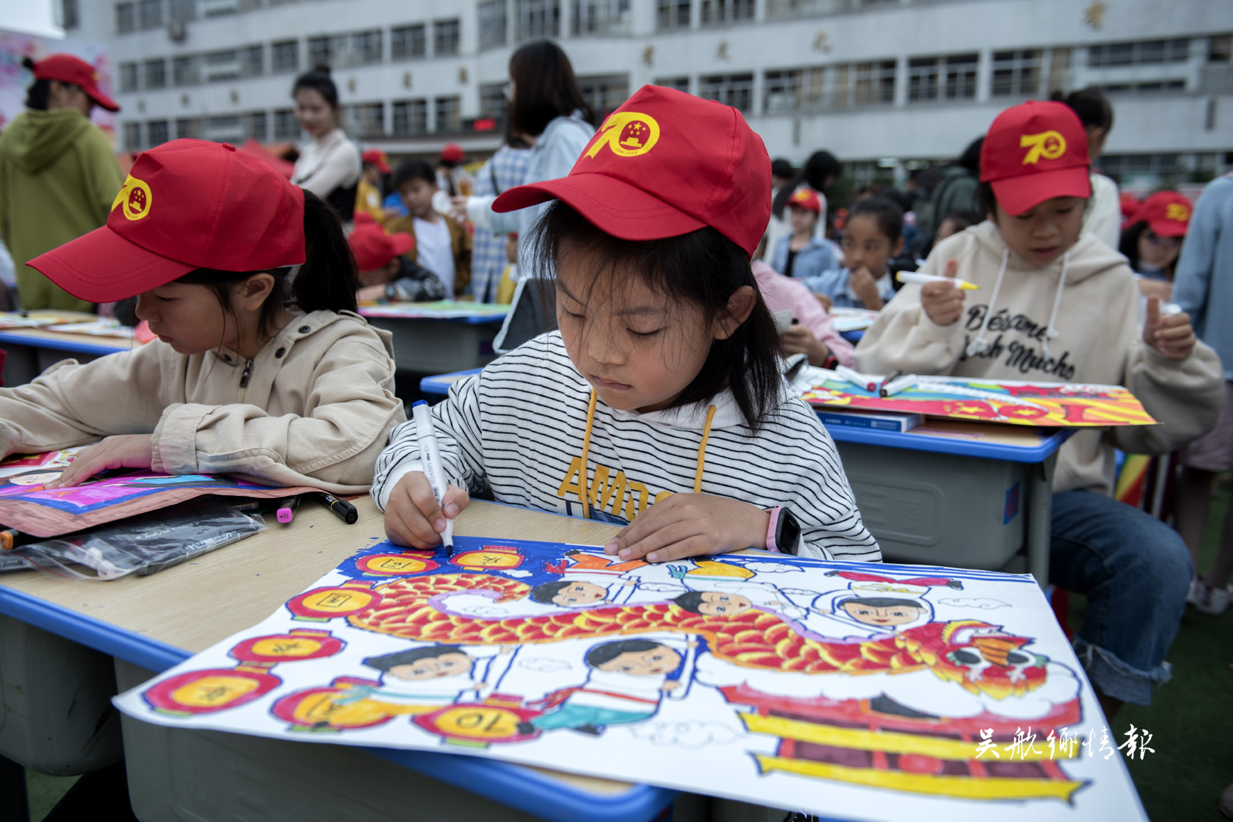 我区举办中小学生千人现场书画大赛