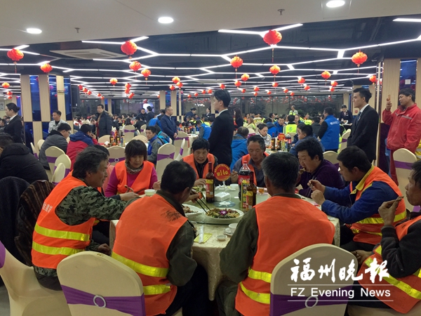 滨海新城：五百建设者同吃“年夜饭”