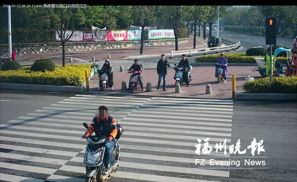 福州交警曝光闯红灯10人 要罚款还将“上门通报”